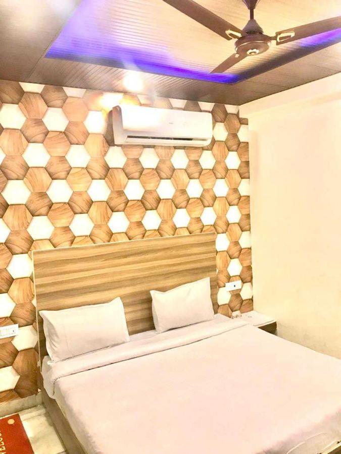 Hotel Anand Amritsar Buitenkant foto