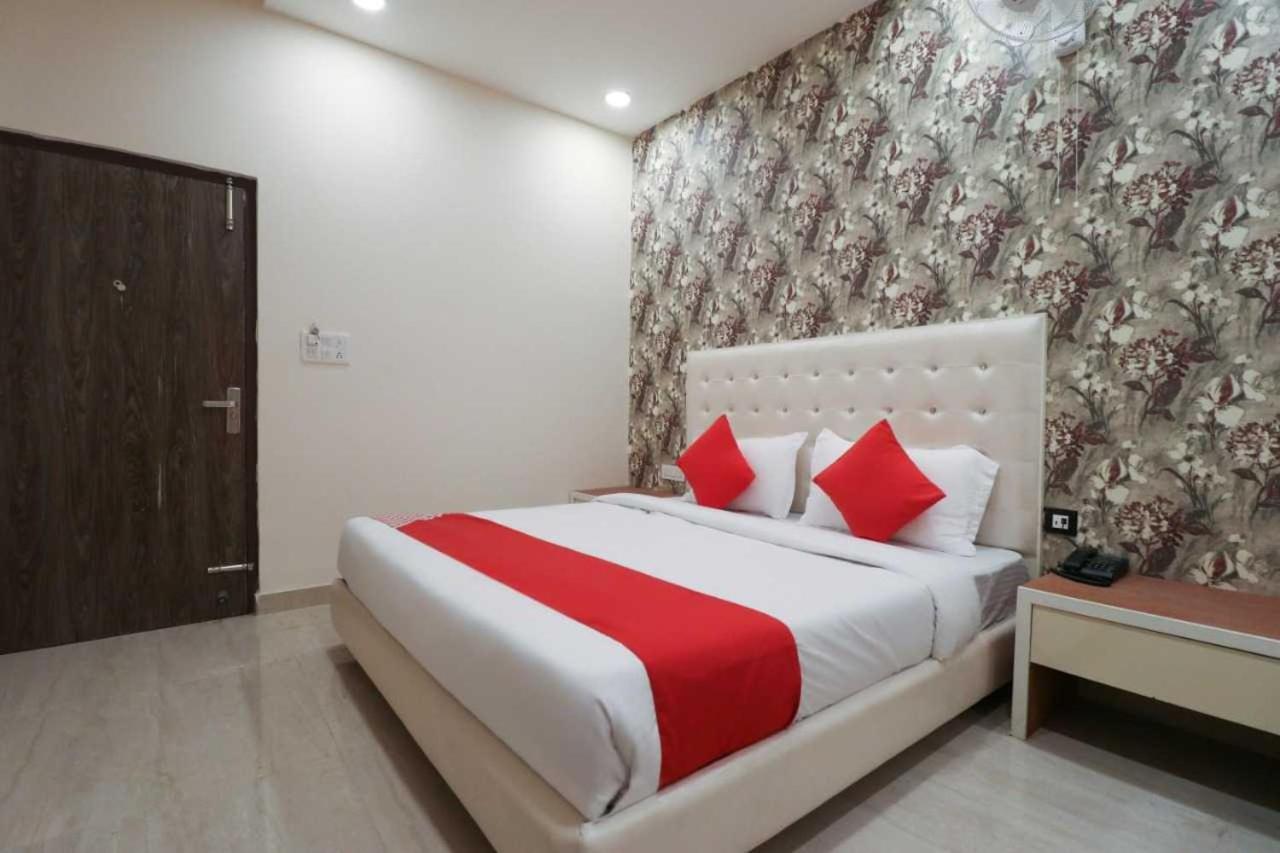 Hotel Anand Amritsar Buitenkant foto