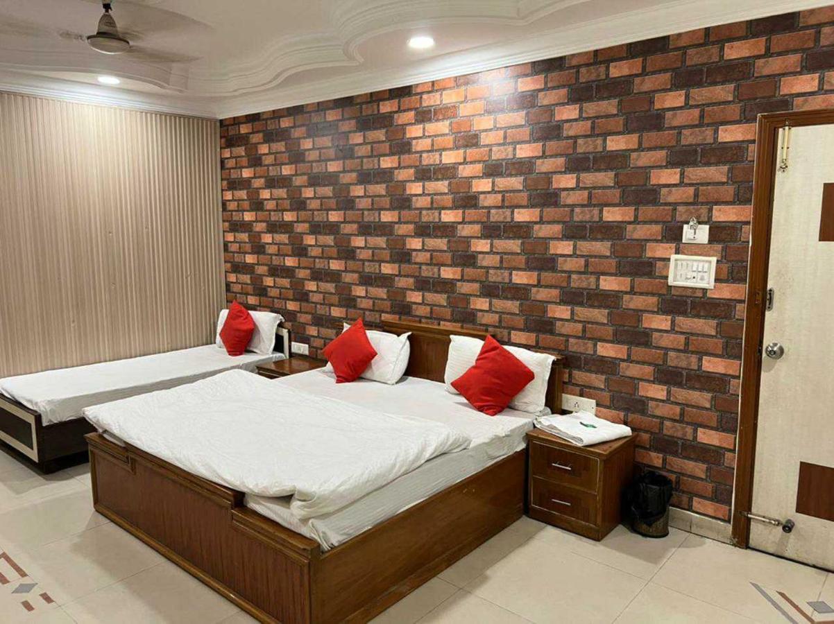 Hotel Anand Amritsar Buitenkant foto