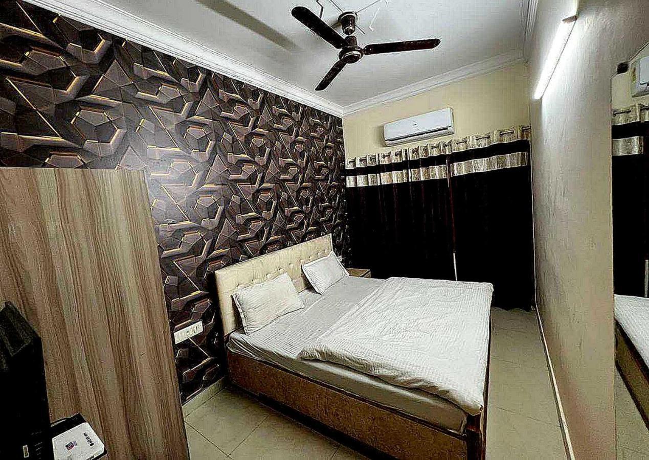 Hotel Anand Amritsar Buitenkant foto