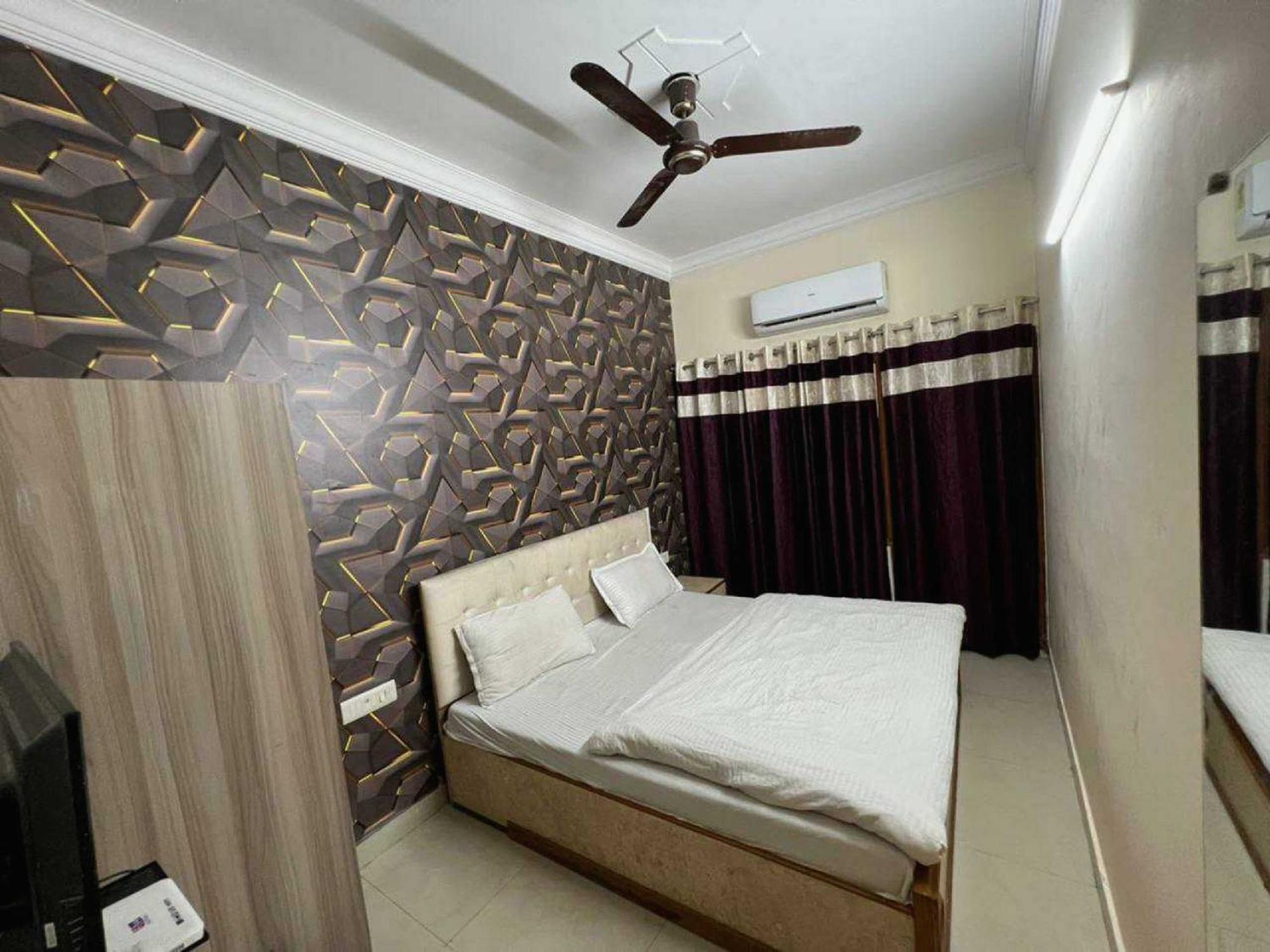 Hotel Anand Amritsar Buitenkant foto