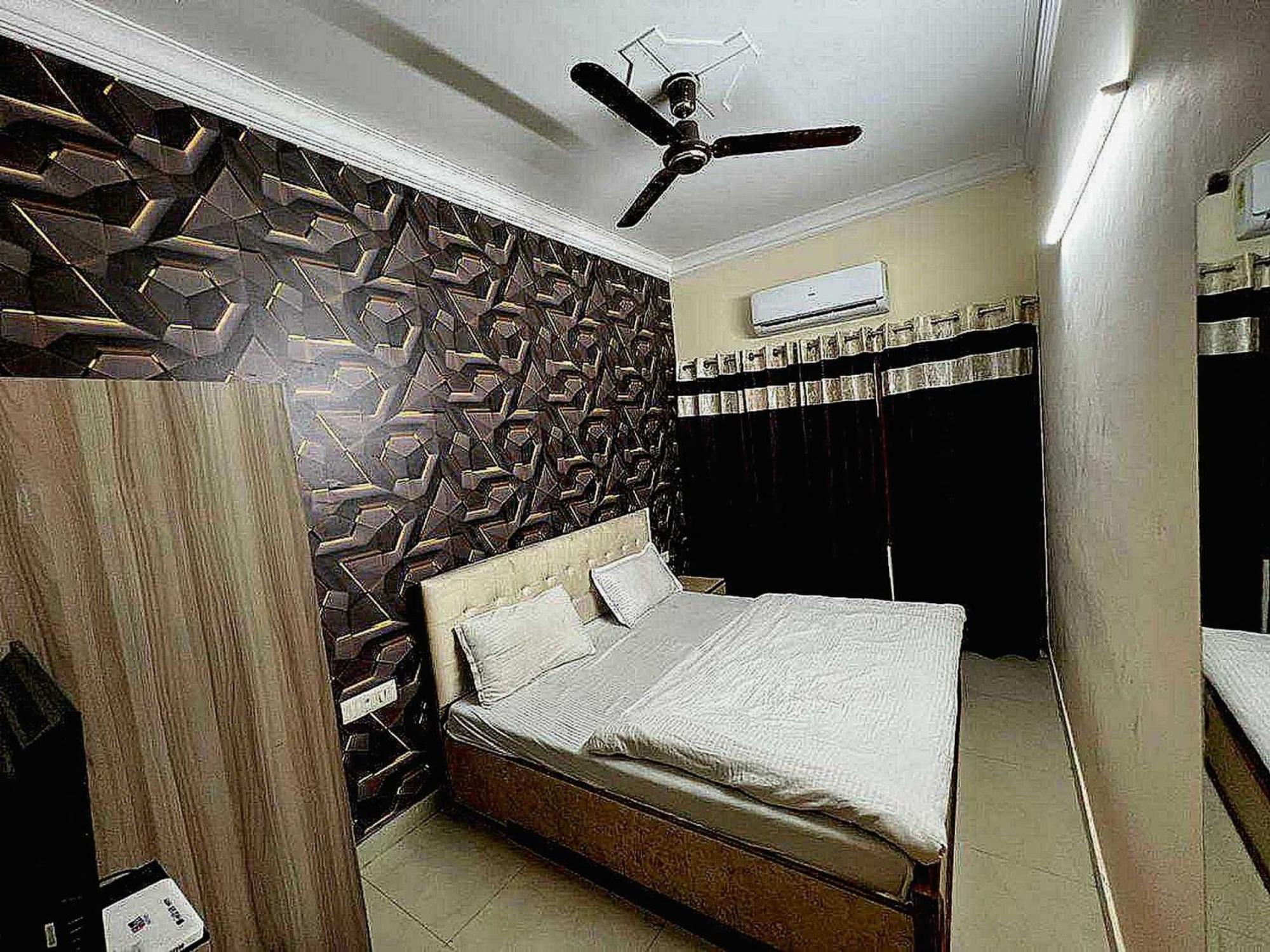 Hotel Anand Amritsar Buitenkant foto