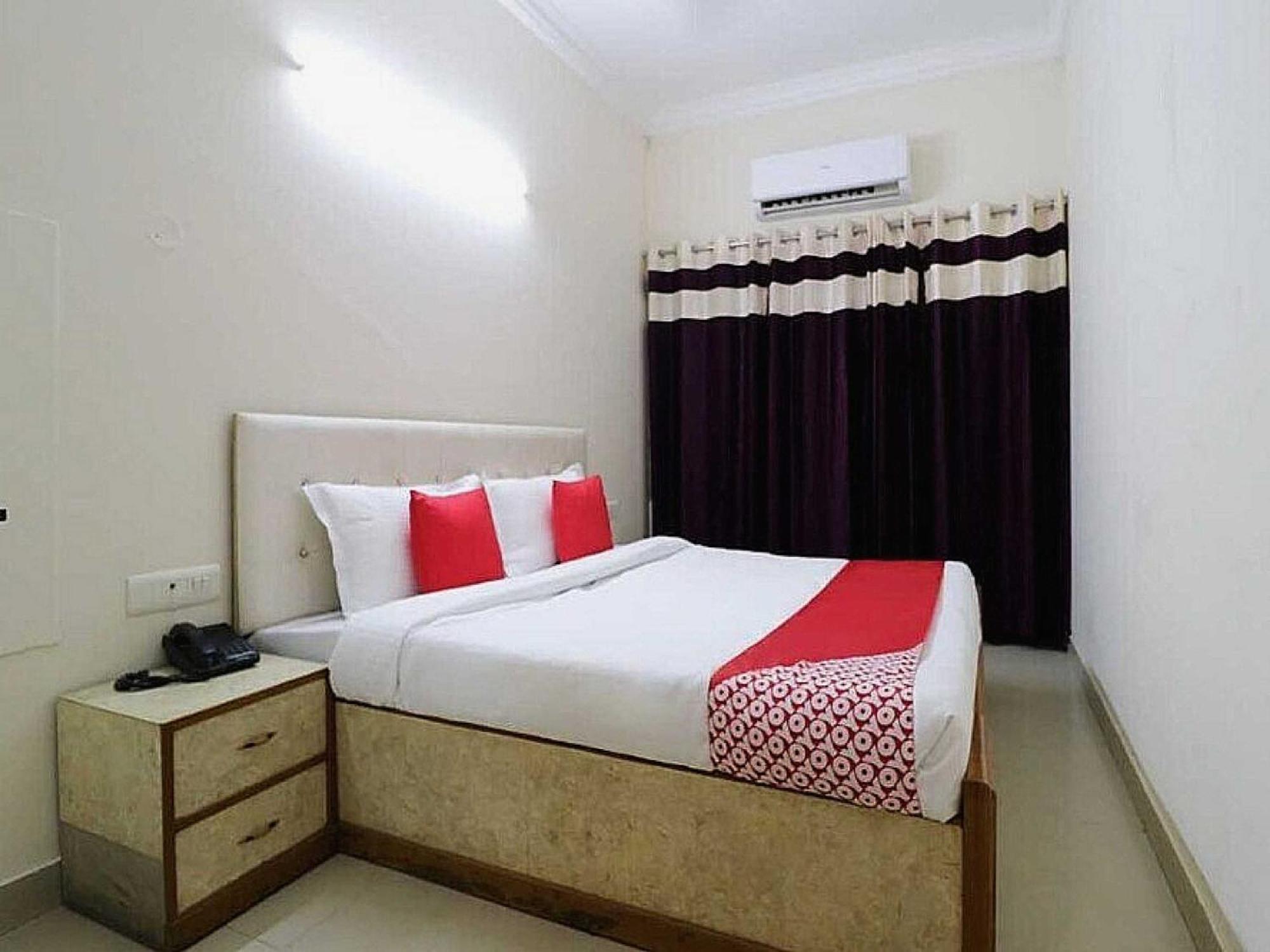 Hotel Anand Amritsar Buitenkant foto