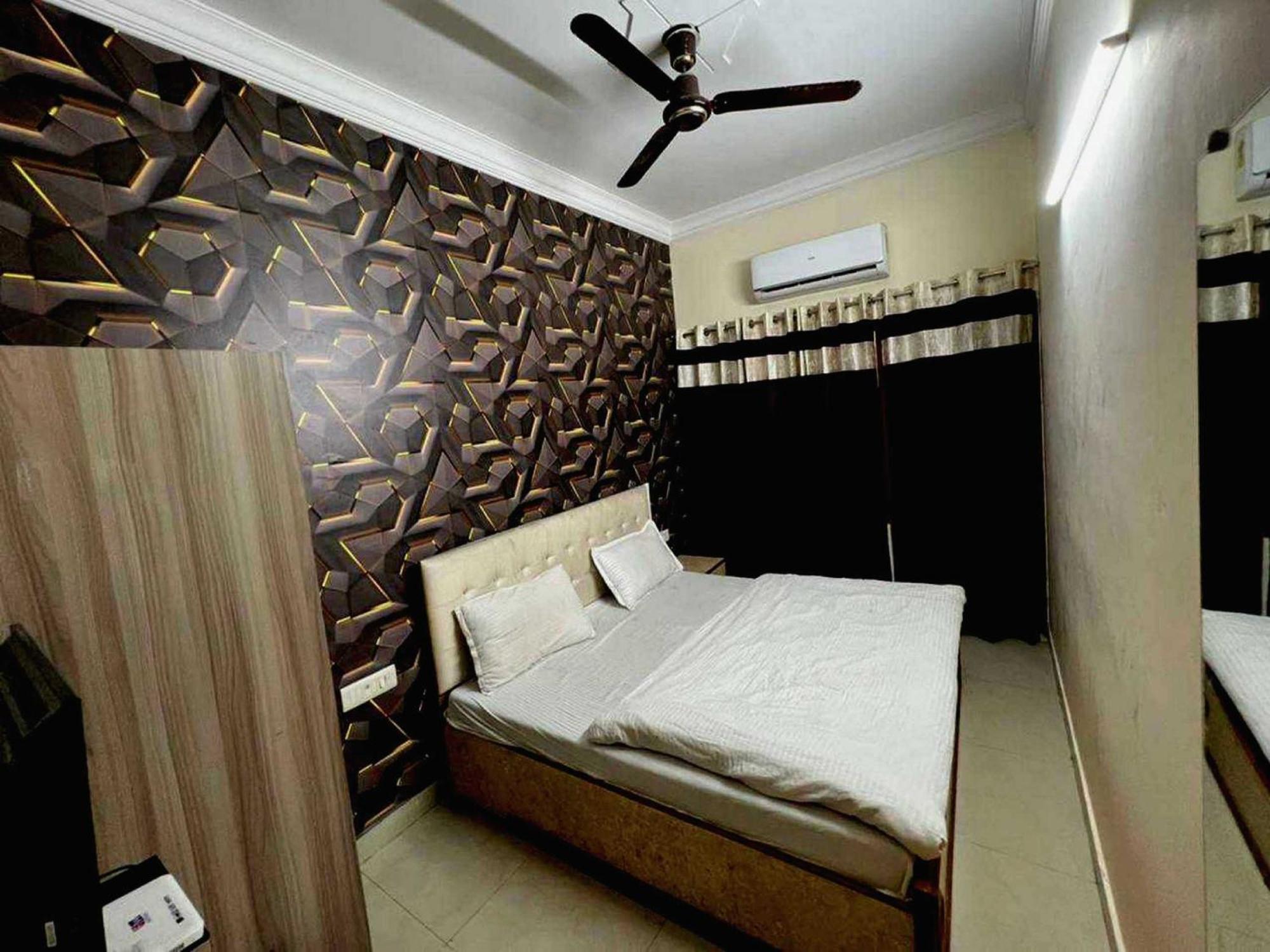 Hotel Anand Amritsar Buitenkant foto