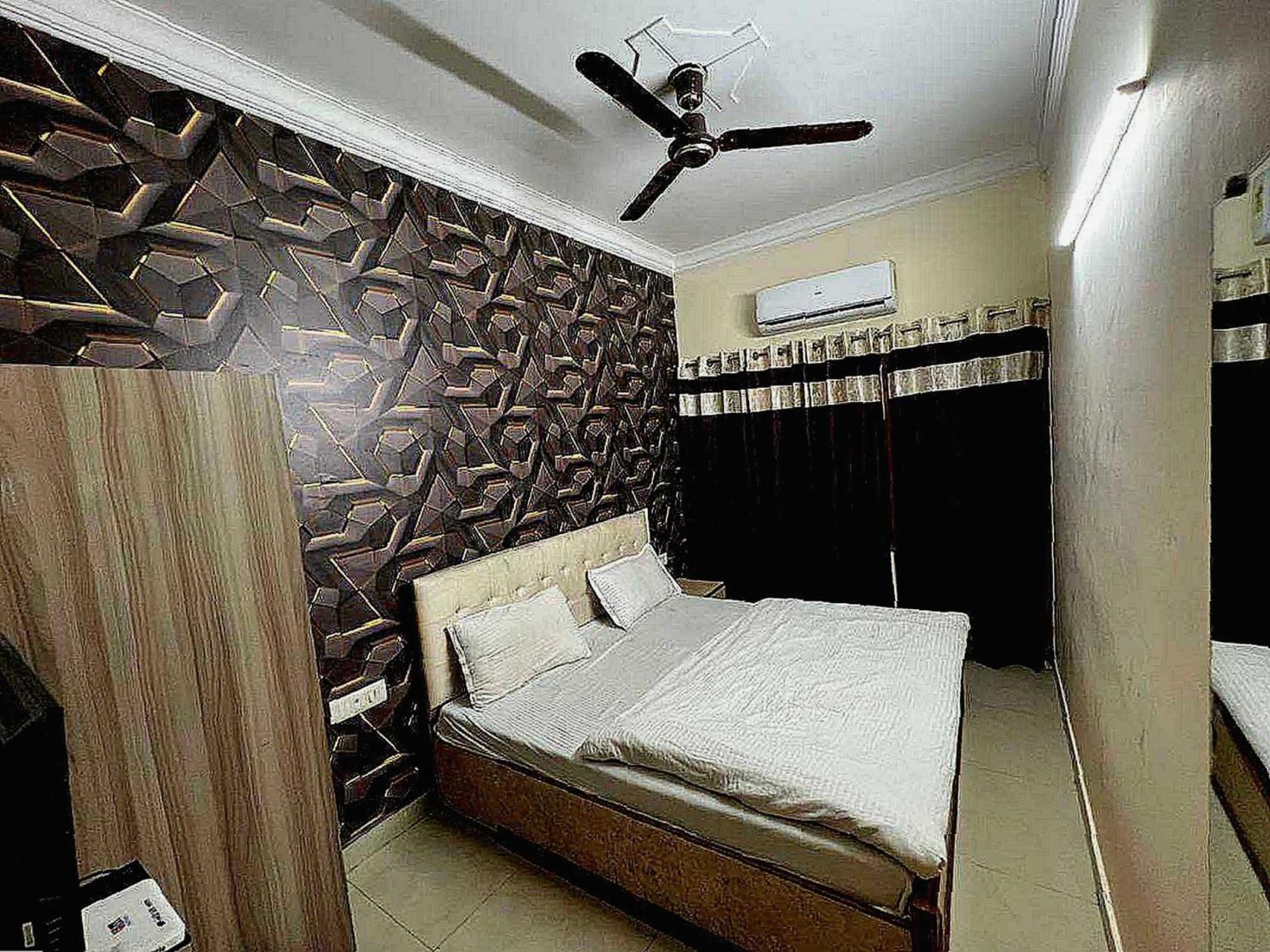 Hotel Anand Amritsar Buitenkant foto