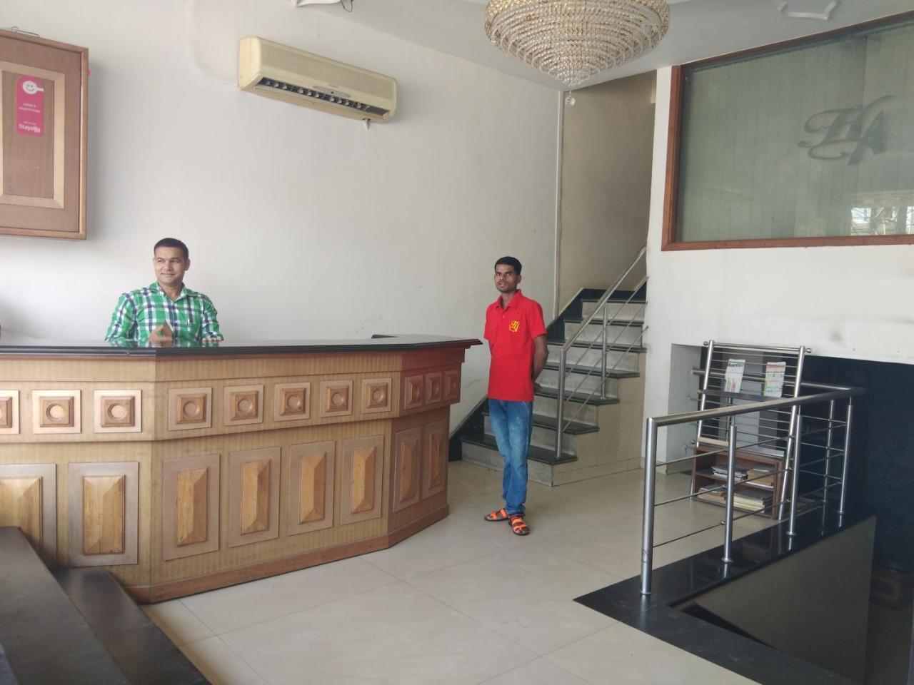 Hotel Anand Amritsar Buitenkant foto