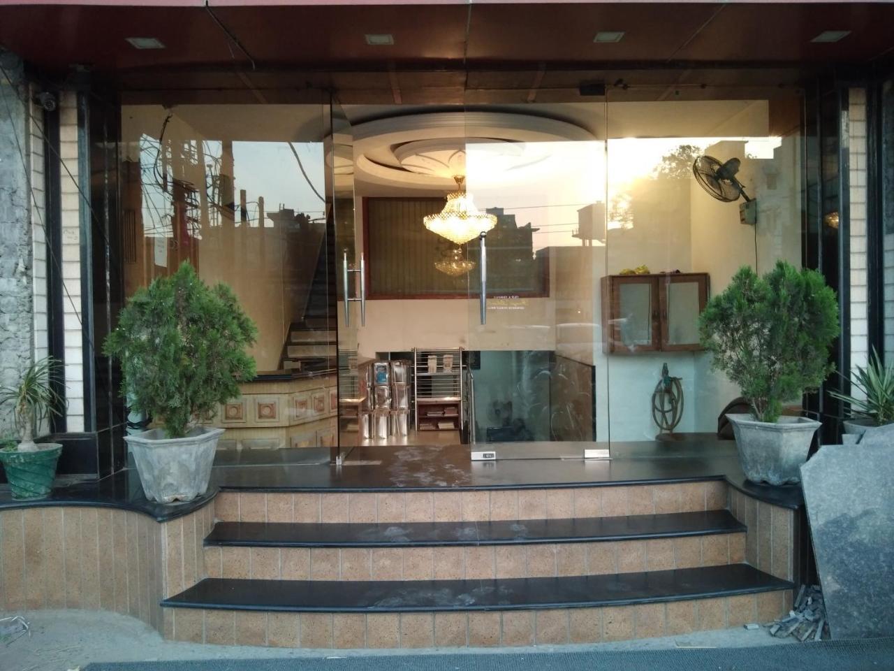 Hotel Anand Amritsar Buitenkant foto