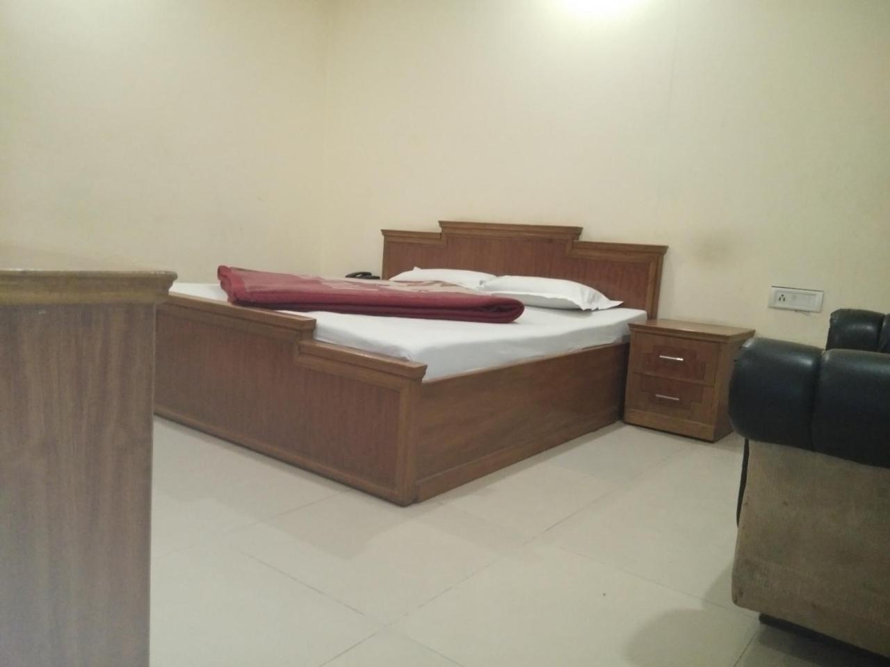 Hotel Anand Amritsar Buitenkant foto