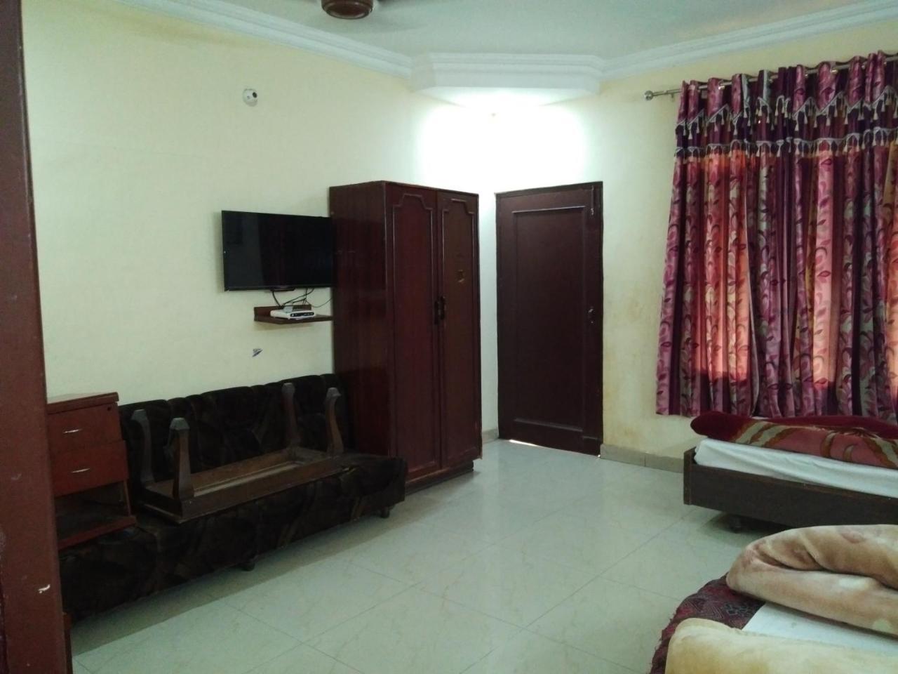 Hotel Anand Amritsar Buitenkant foto